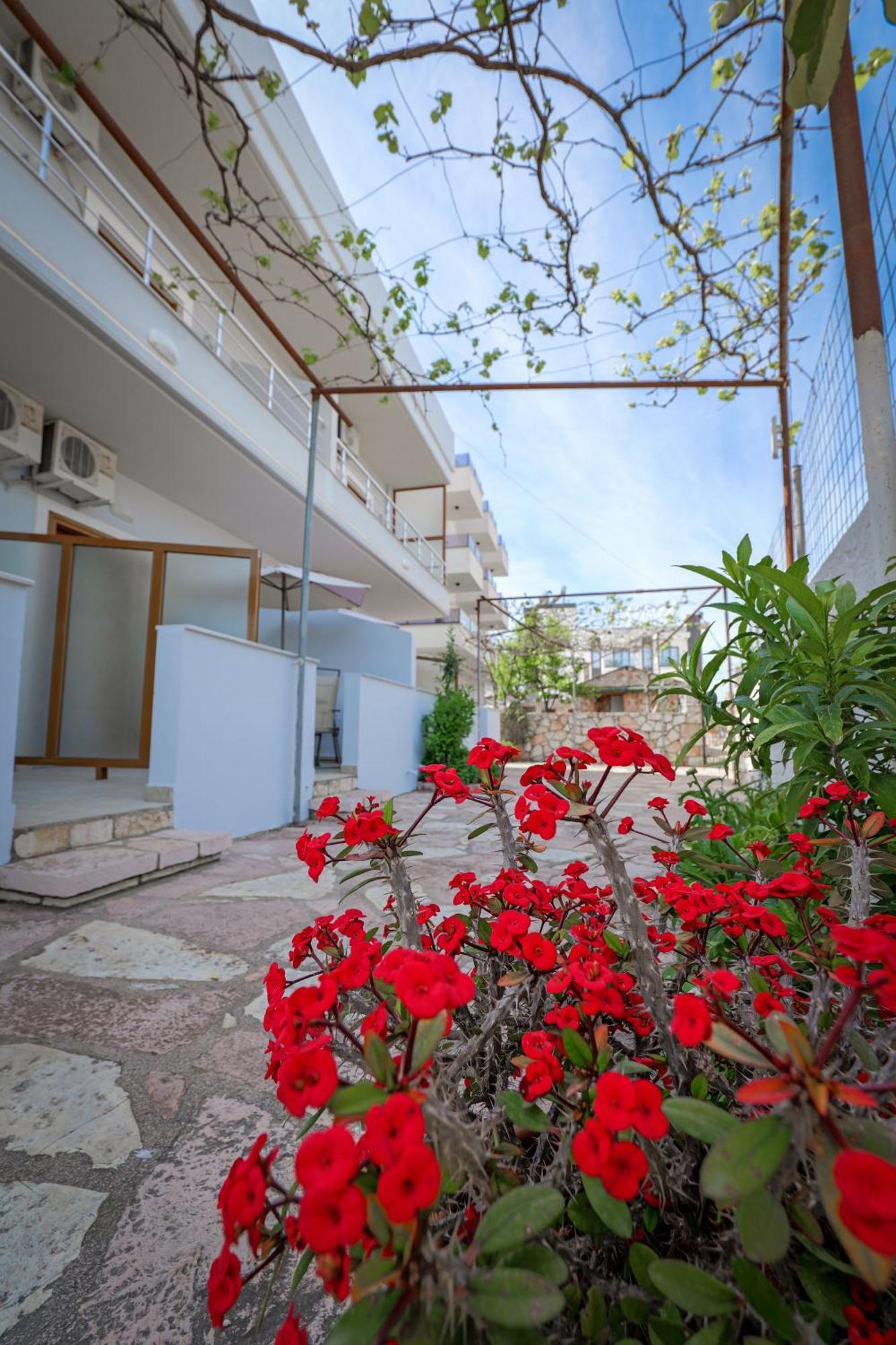 Guesthouse Moonlight Downtown Ksamil Kültér fotó