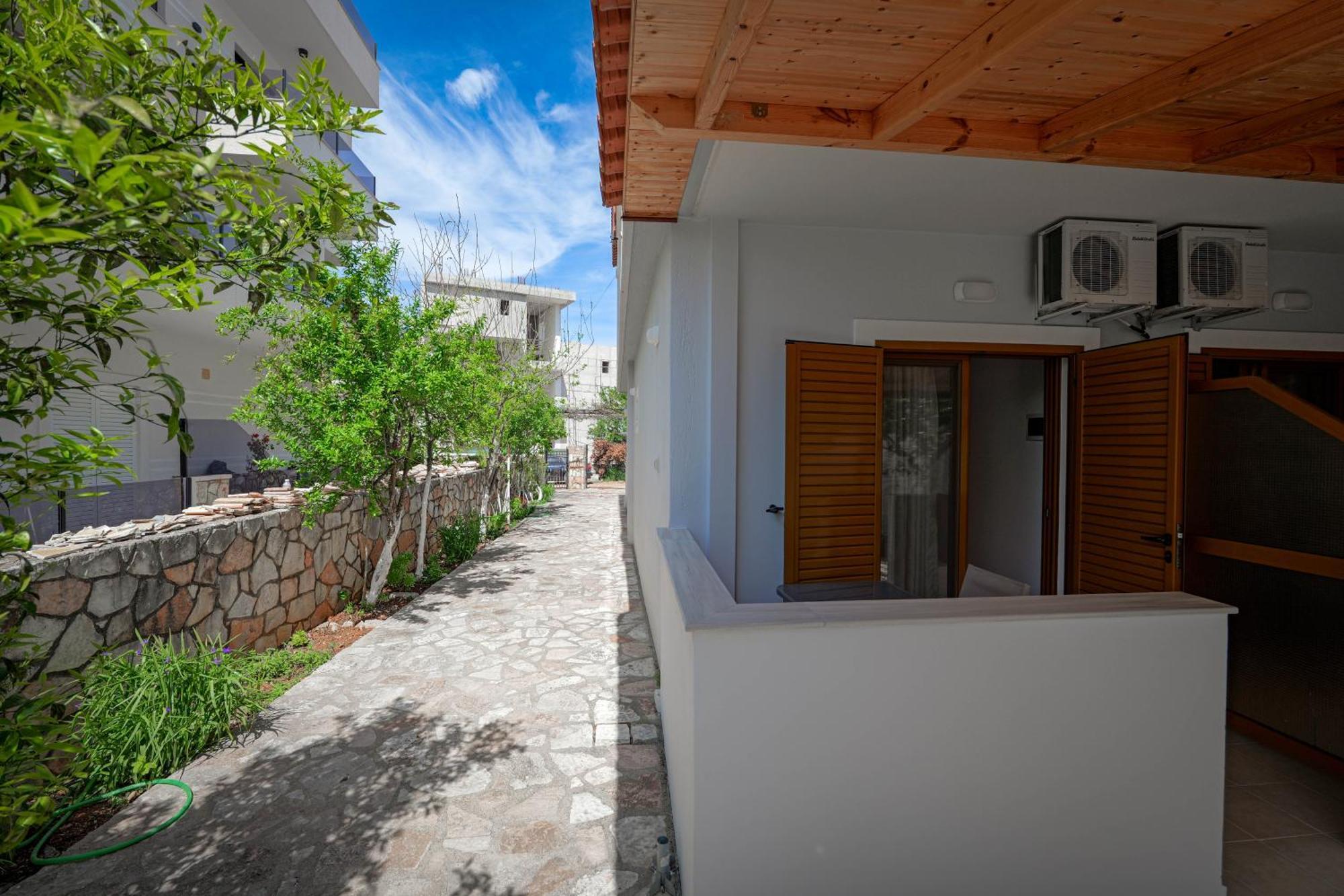 Guesthouse Moonlight Downtown Ksamil Kültér fotó