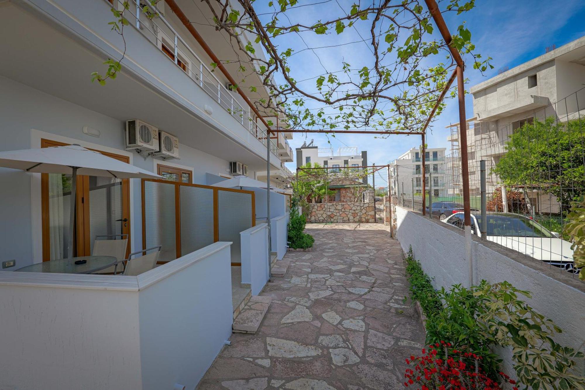 Guesthouse Moonlight Downtown Ksamil Kültér fotó